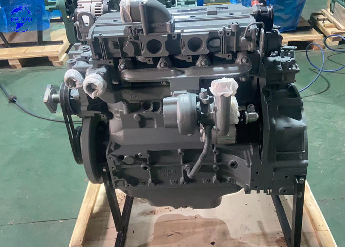 Moteur diesel à quatre temps refroidi à l'eau Deutz BF4M1013EC/FC (série 1013) pour la construction, les groupes électrogènes et l'industrie maritime.