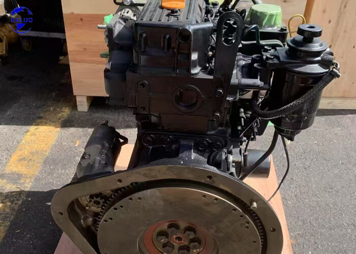 Un moteur diesel vertical classique à quatre cylindres en ligne refroidi à l'eau 4TNE92 pour pelle à chariot élévateur