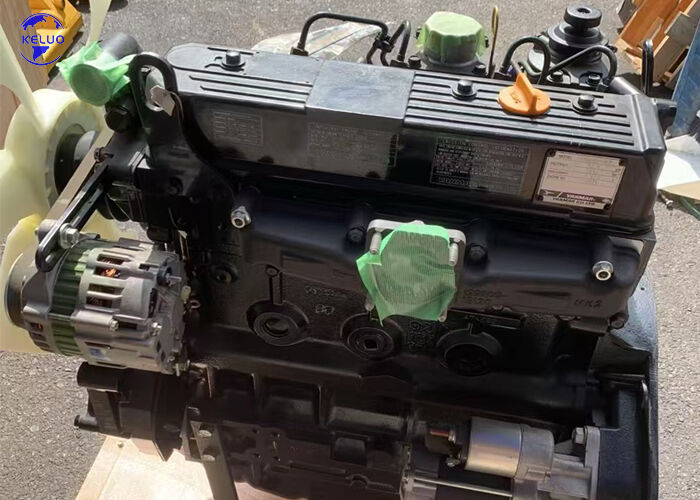 Un moteur diesel vertical classique à quatre cylindres en ligne refroidi à l'eau 4TNE92 pour pelle à chariot élévateur