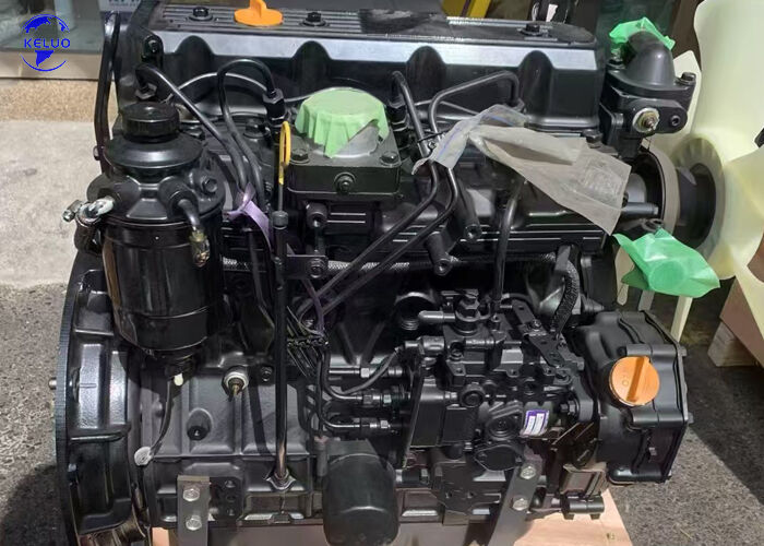 Un moteur diesel vertical classique à quatre cylindres en ligne refroidi à l'eau 4TNE92 pour pelle à chariot élévateur
