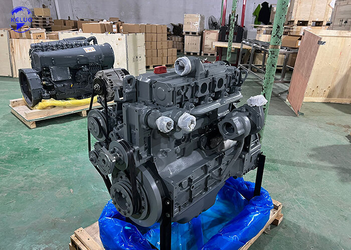 Moteur diesel à quatre temps refroidi à l'eau Deutz BF4M1013EC/FC (série 1013) pour la construction, les groupes électrogènes et l'industrie maritime.